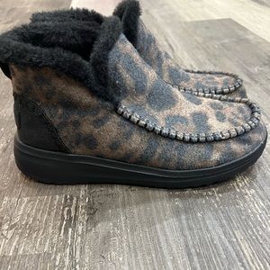 Hey Dude Women's Denny Leopard Print Booties